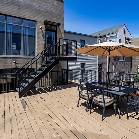 Holiday home 5-bedroom House In Pilsen Near Medical District *