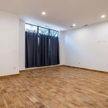 5-bedroom House In Pilsen Near Medical District