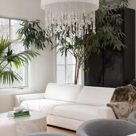 Holiday home Stunning Gold Coast 12bd 6ba & Rooftop Patio