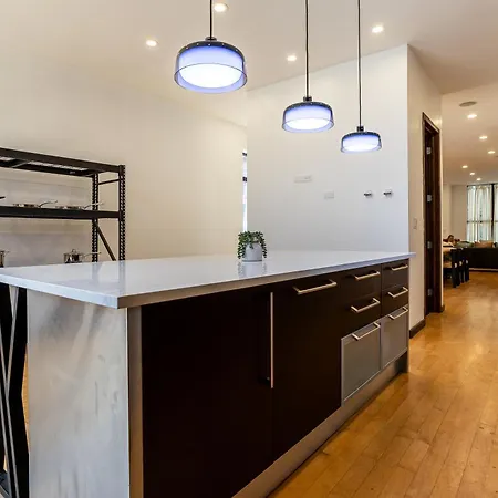 Holiday home 5-bedroom House In Pilsen Near Medical District