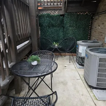 Historic Estate 10 Bedroom Sleeps 16, Game Chicago