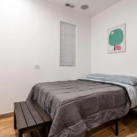 Holiday home 5-bedroom House In Pilsen Near Medical District Chicago