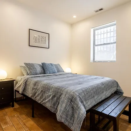 Holiday home 5-bedroom House In Pilsen Near Medical District Chicago