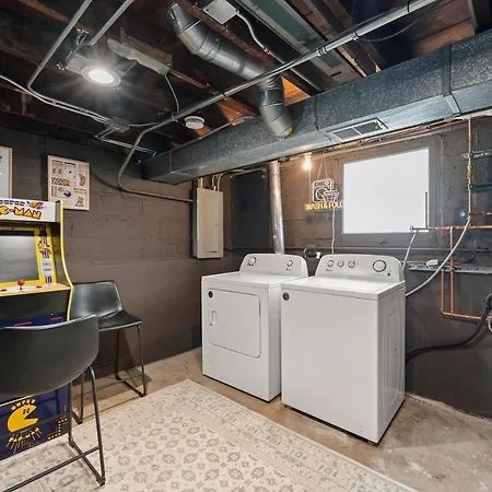 Portage Park, Jacuzzi, Movie Theater, Games & Arcade