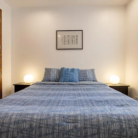 Holiday home 5-bedroom House In Pilsen Near Medical District Chicago