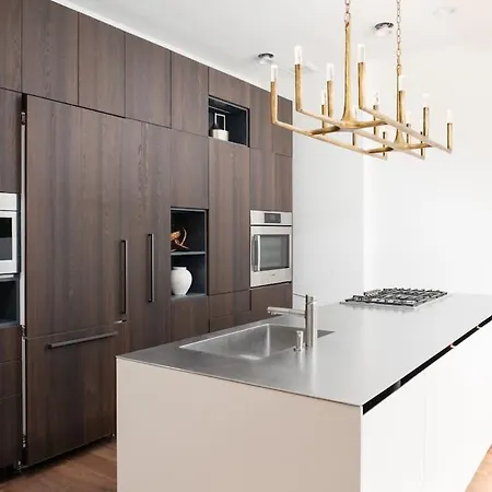 Stunning Gold Coast 12bd 6ba & Rooftop Patio Holiday home Chicago