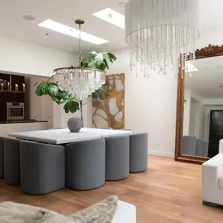 Stunning Gold Coast 12bd 6ba & Rooftop Patio Holiday home Chicago