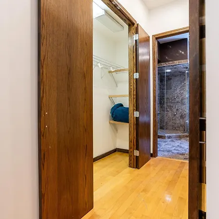 5-bedroom House In Pilsen Near Medical District
