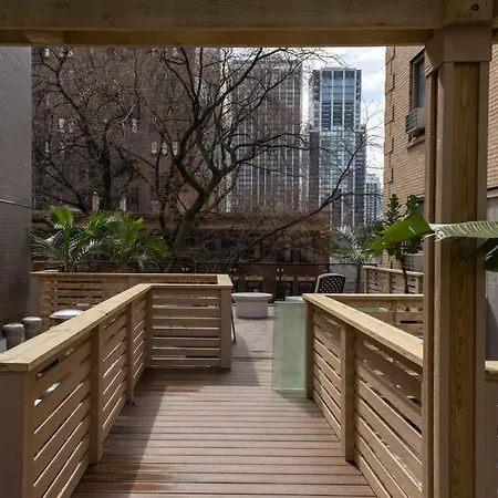 Stunning Gold Coast 12bd 6ba & Rooftop Patio Holiday home Chicago