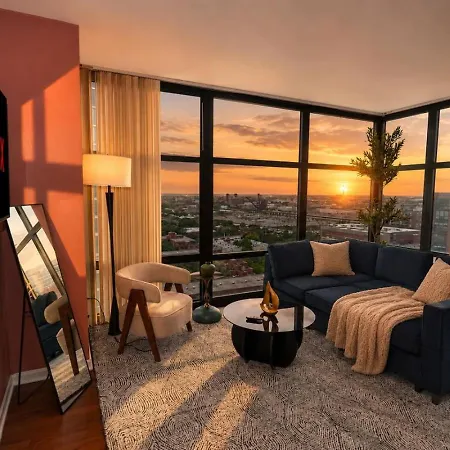 Skyline Luxury 19th Floor Retreat Near Grant Park Chicago