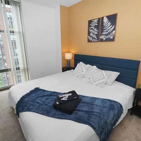 Apartment Skyline Luxury 19th Floor Retreat Near Grant Park