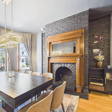 Luxury Wrigley Getaway 2br Parking Apartment *
