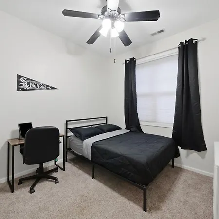 Apartment Closest To The United Center 3 Bedrooms & Futon
