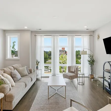 Elegant Oasis 2 Bed 2 Bath Near Downtown And United Center Apartment