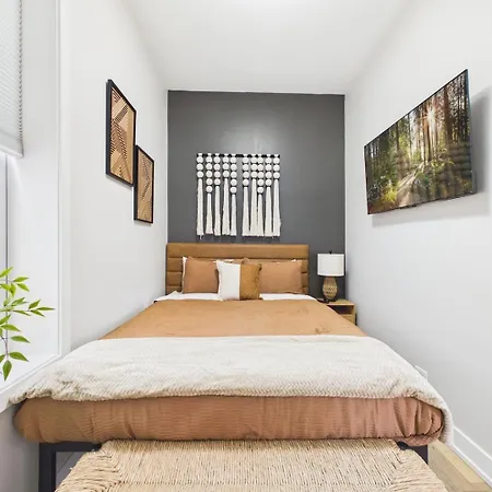 Zen Escape Patio Free Parking Apartment Chicago