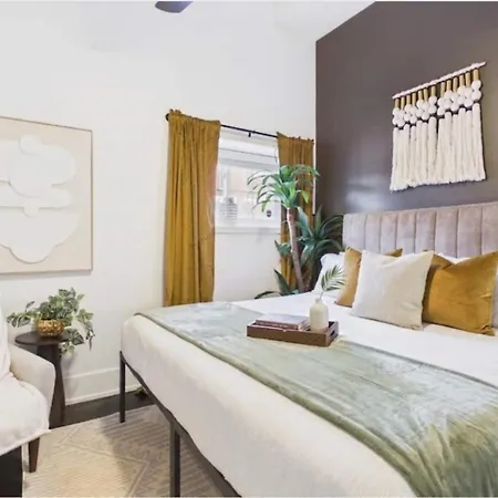 Bright & Spacious Boho Oasis A Warm Retreat * Chicago