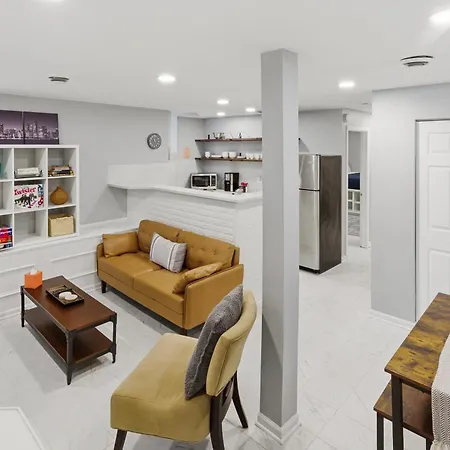 Ukrainian Village 2 Bd 2ba - Steps From Division Chicago