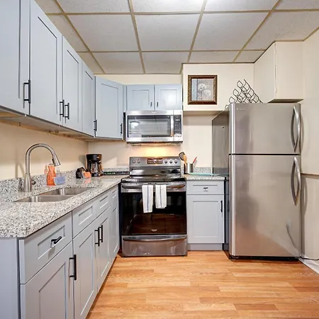 Newly Renovated In The Heart Of Pilsen *