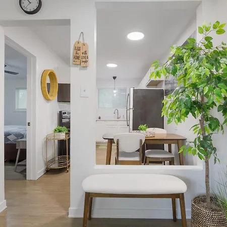Stylish 1br,1ba Near In Rogers Park Free Parking Apartment *
