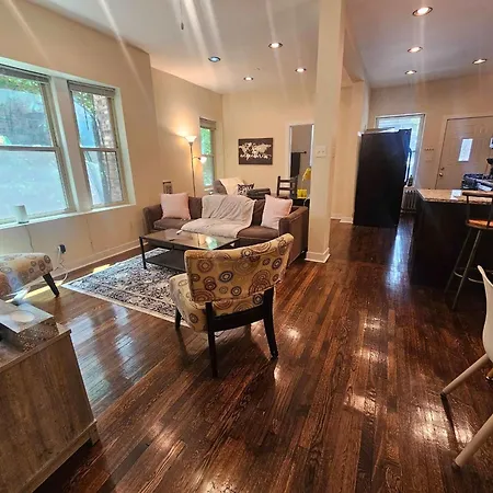 2 Bedroom Unit In Uptown * Chicago