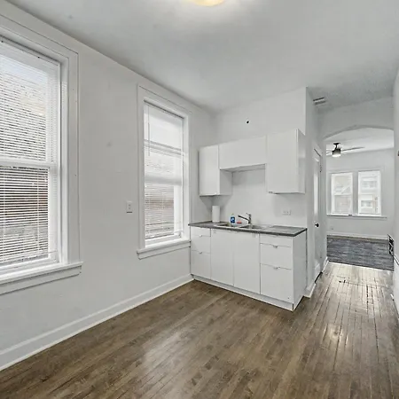 Cozy Pilsen 2br Apartment *
