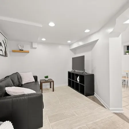 2br Garden In Lakeview Walk To Wrigley