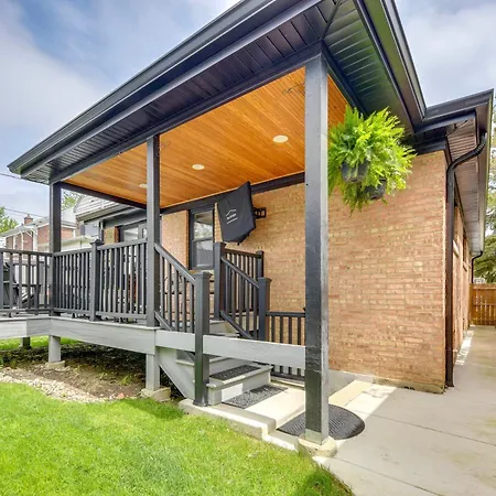 Cozy Retreat Near Wrigley & Universities *
