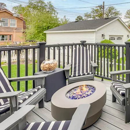 Cozy Retreat Near Wrigley & Universities Chicago