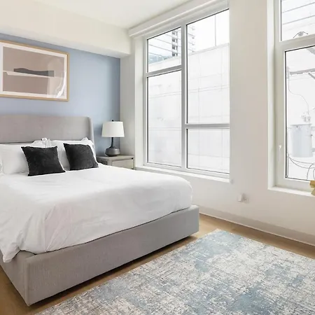 Landing Spectacular In Lincoln Park