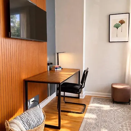 Flexhome Ukrainian Village • 2br • Convenient Walkability - Sleeps 6 *