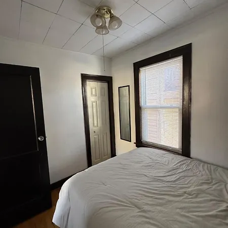 Apartment Cozy 3bd - Free Parking & Fast Wifi!