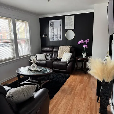 Cozy 3bd - Free Parking & Fast Wifi! *