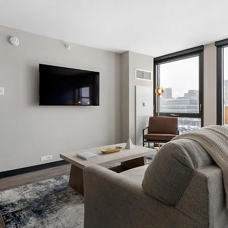 Landing Spectacular 2Bd Rooftop Lounge Chicago
