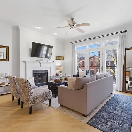 Heart Of East Village 2-bed 2-bath Peaceful Oasis * Chicago