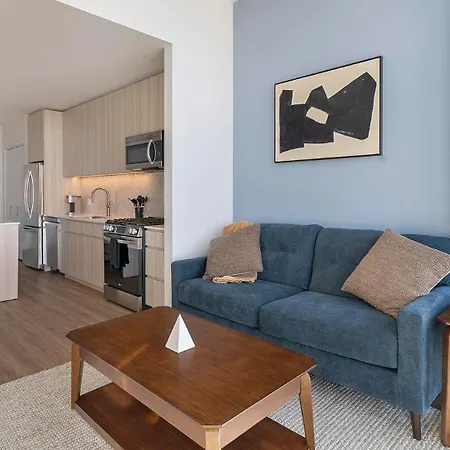 Landing Incredible 1bd Gym Pool Chicago