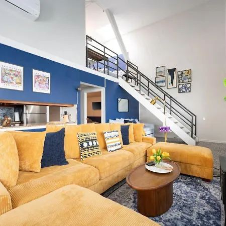 Vintage Downtown Penthouse, Gym & Balcony #6