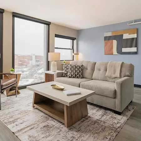 Landing Beautiful 1bd Gym Rooftop Lounge Apartment Chicago