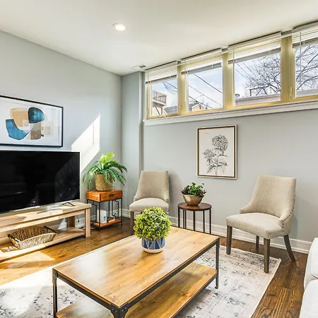 Apartment Walk To Blue Line: Sleek In Bucktown! *