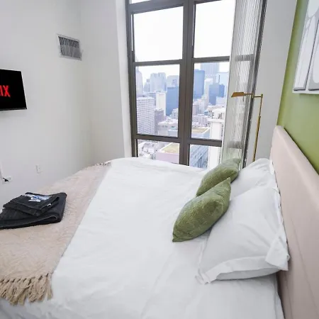 29th Floor 2br Grant Park With Balcony, Gym Apartment Chicago