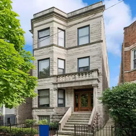 Apartment Luxury Wrigley Getaway 2br Parking