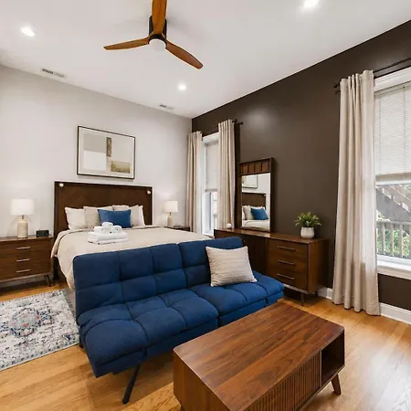 Spacious 3br Near Hyde Park Garage Pets Apartment Chicago