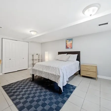 Cozy Woodlawn Garden Apartment
