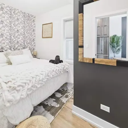 Peaceful Zen Flat 2br Oasis With Free Parking Apartment Chicago