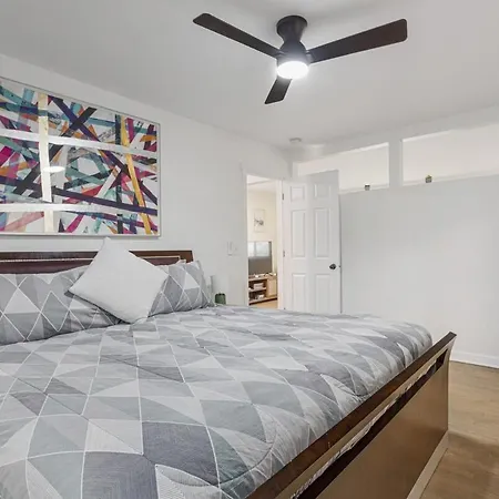 Stylish 1br,1ba Near In Rogers Park Free Parking Apartment