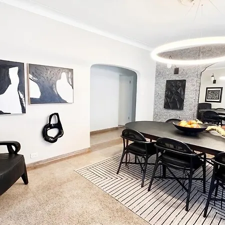 Steps To & Designer Lakefront With Free Parking Apartment