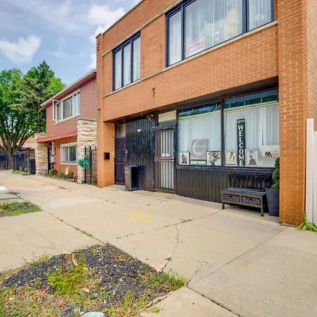 Walk To Stores & Parks! Stylish Apartment *