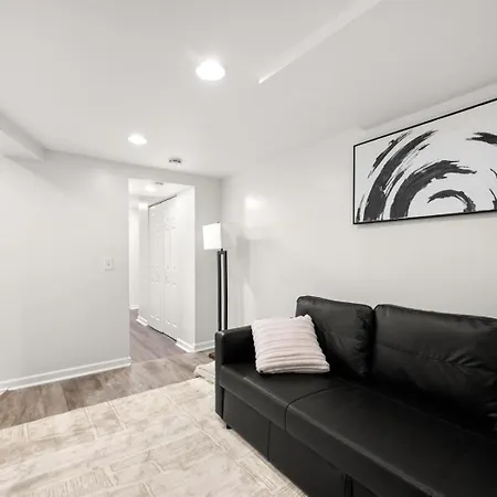 2br Garden In Lakeview Walk To Wrigley Apartment Chicago