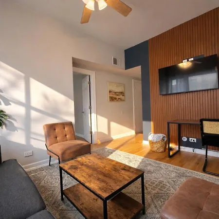 Flexhome Ukrainian Village • 2br • Convenient Walkability - Sleeps 6 *