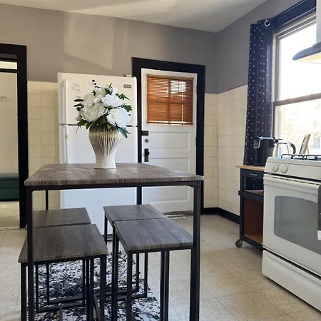 Cozy 3bd - Free Parking & Fast Wifi! *