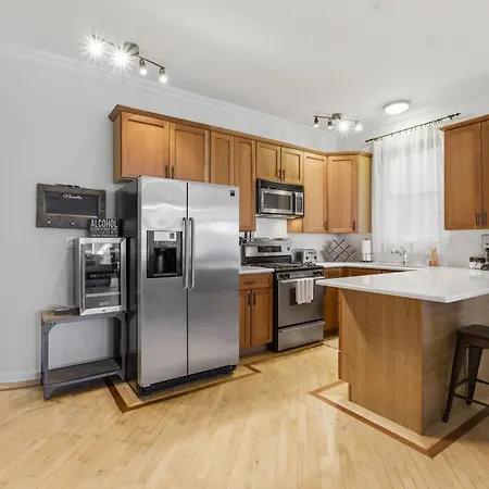 Heart Of East Village 2-bed 2-bath Peaceful Oasis * Chicago